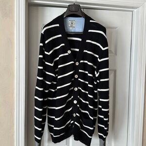 Button down cardigan sweater. Two front pockets. 100% cotton.